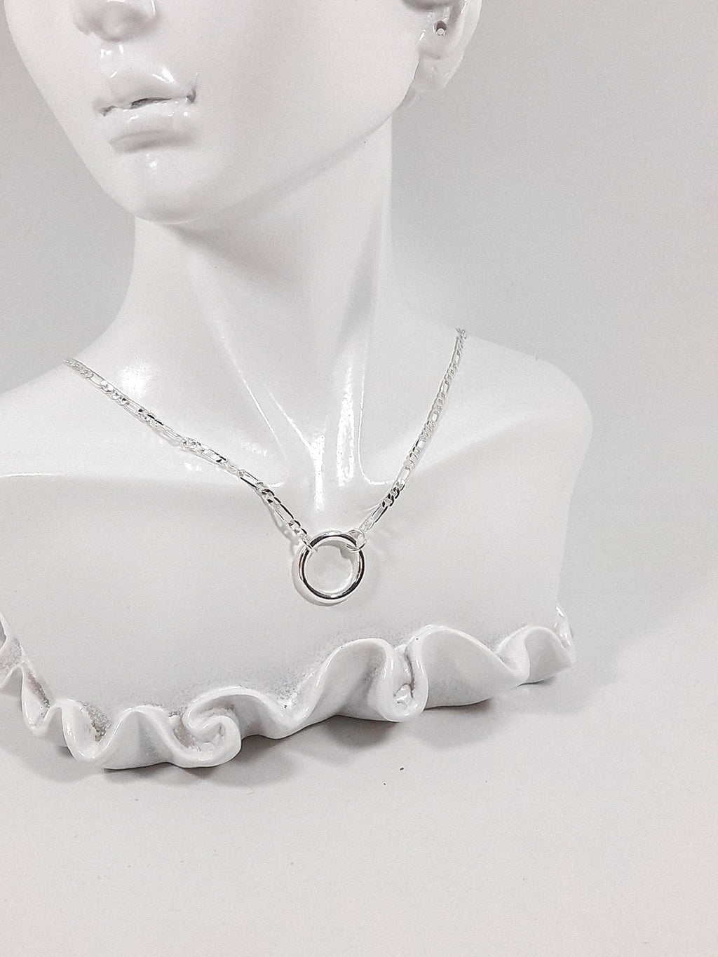 A SHER'S Tiny Delicate Day Collar Silver Necklace O-Ring up to 18 inches