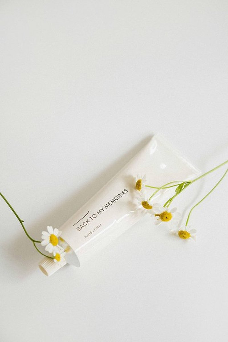 SIORIS Back to my memories hand cream 1.69 fl.oz 50ml Chamomile Flower Water hydrate and soothe dry hands