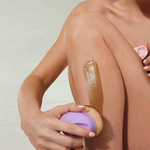 Isle of Paradise Self Tan Blending Brush - Palm-Sized, Streak-Free Applicator for Face & Body