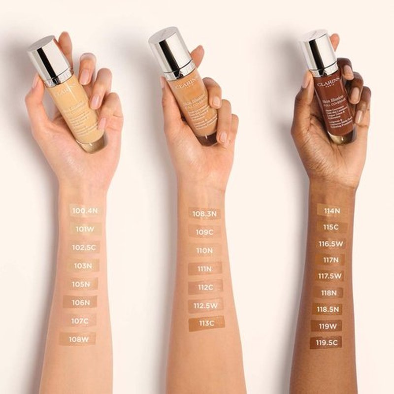 Clarins Skin Illusion Longwear Full Coverage Foundation|Luminous Matte Finish|24H Hold and 24H Hydration|Natural Looking|Transfer, Sweat and Smudge Proof| Contains Hyaluronic Acid|1 Fl Oz, 105N