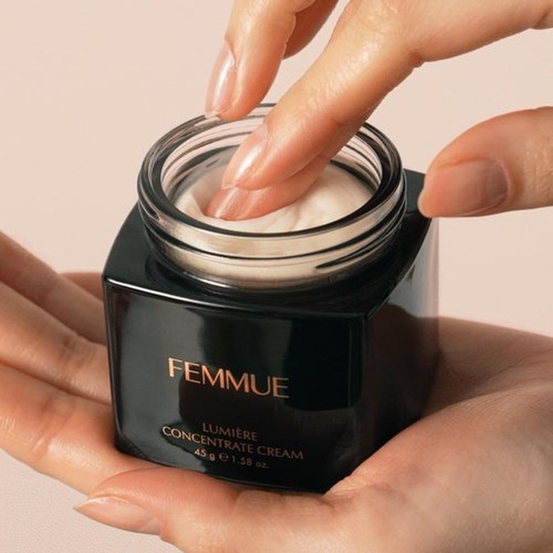 FEMMUE Lumière Concentrate Cream Face Moisturizer (1.58 fl oz) | With Vitamin C, Shea Butter, Niacinamide & Peptides | Supports Skin Elasticity & Barrier | Korean Beauty Skin Care
