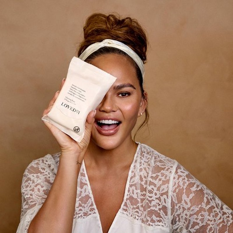 Loved01 Face & Body Salicylic Acid Cleansing Wipes, John Legend Skincare, Oil & Fragrance-Free, No-Rinse, Suitable for Blemish-Prone Skin, 24 wipes