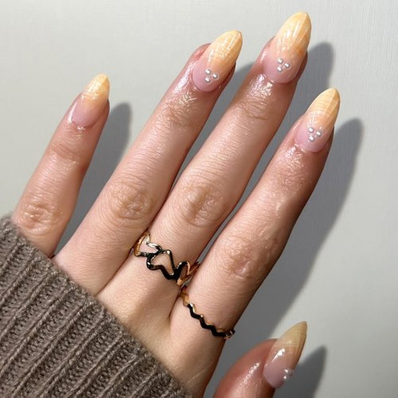 Fomkrio Orange Line French Tip 3D Shell Fun Painting Pearls Charms Short Press On Nails Almond Acrylic Fake Nails with Design, Spring Summer Nails for Women Girls, 15 Sizes - 30Pcs Manicure Nail Kit