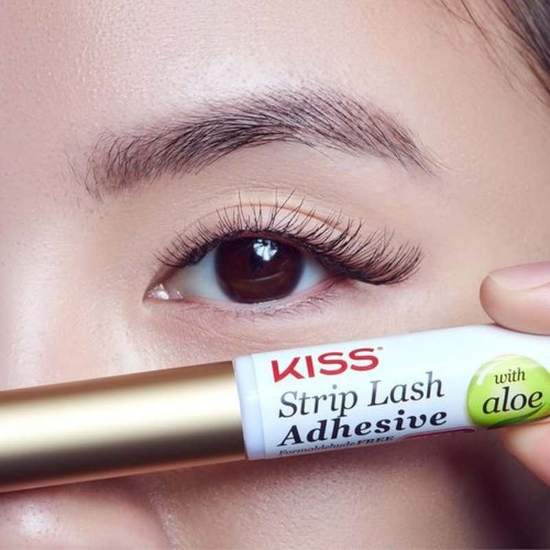 KISS Lash Adhesive - Long-Lasting Clear Lash Glue for Strip & Cluster Lashes - 24hr Wear