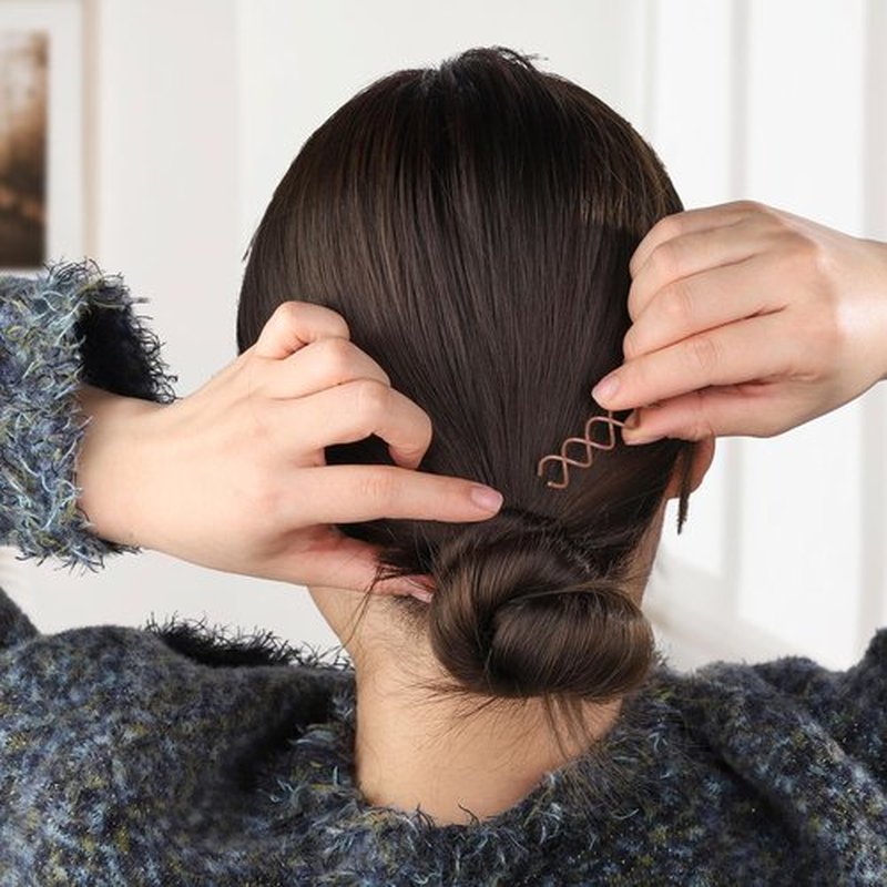 FANDAMEI 50PC Spiral Hair Pins Set, Spin Pins Spiral Bobby Pins for Girls, Women and Kids, Non-Scratch Round Clip & Bun Twist, Stylish Bun Bobby Pins, Premium Spin Pins for Hair, Brown