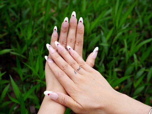 Tesytto Valentine's Day Press on Nails with Red Heart - Medium Almond Fake Nails Full Cover Glossy, Classic White Edge Design French Tip Handmade False Nails(Creamy Heart French,S)