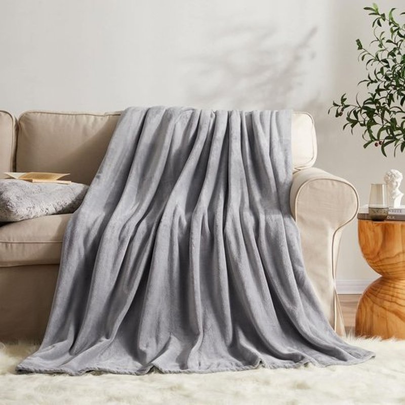 KMUSET Fleece Blanket - Lightweight Super Soft Cozy Throw in Grey | Luxury Microfiber Bed Blanket