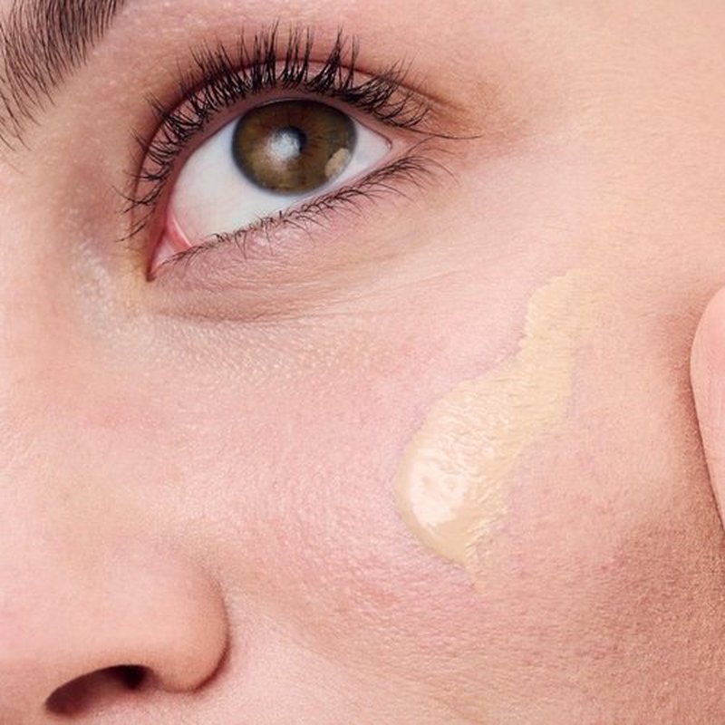Clinique Redness Solutions Liquid Foundation - SPF 15, Probiotic Technology for Redness-Prone Skin | Medium Coverage, Natural Finish