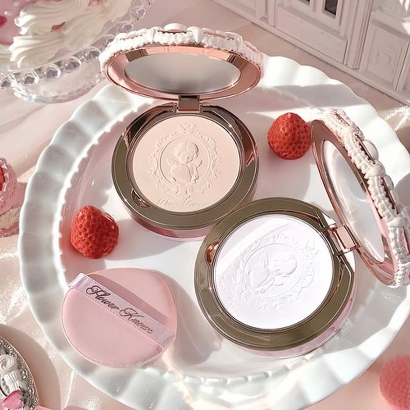 Strawberry Cupid Pressed Powder,All Day Makeup & Setting Backed Powder,Smooth Brighten Oil-Control Compact with Mirror and Puff,Pore Blurring Backed Powder,0.34 oz(01 Soft Lavender)