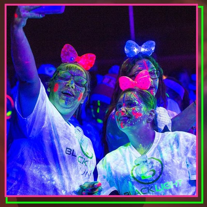 Tenceur 48 Pcs Glow in The Dark Face Body Paint Makeup, UV Crayon Black Light Fluorescent Body Face Painting Kit for Adult Birthday Party Halloween Makeup Outdoor, 6 Colors