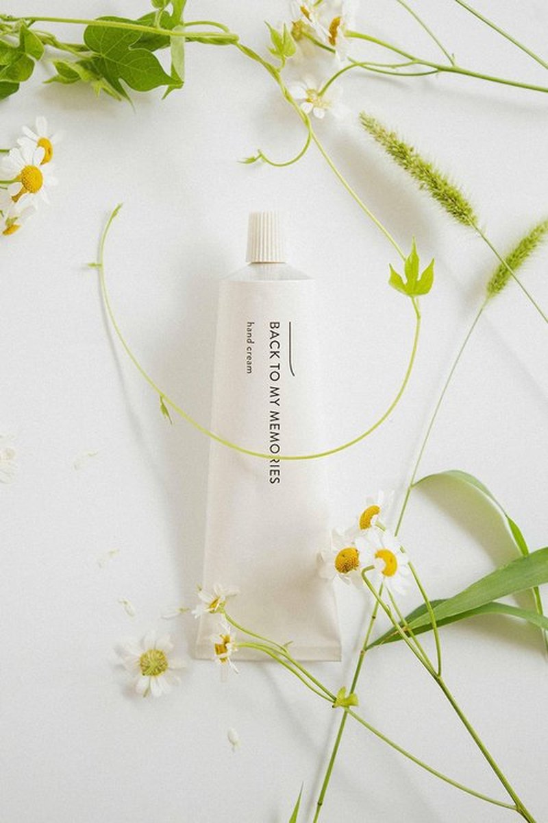 SIORIS Back to my memories hand cream 1.69 fl.oz 50ml Chamomile Flower Water hydrate and soothe dry hands