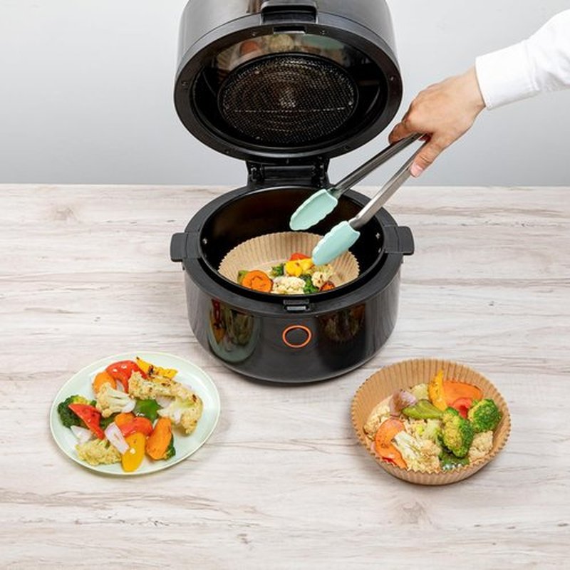 Restaurantware Air Fryer Liners - 100 No-Stick Silicone Coated, Unbleached Food-Grade Paper | 6.3 x 6.3 x 1.8 Inch