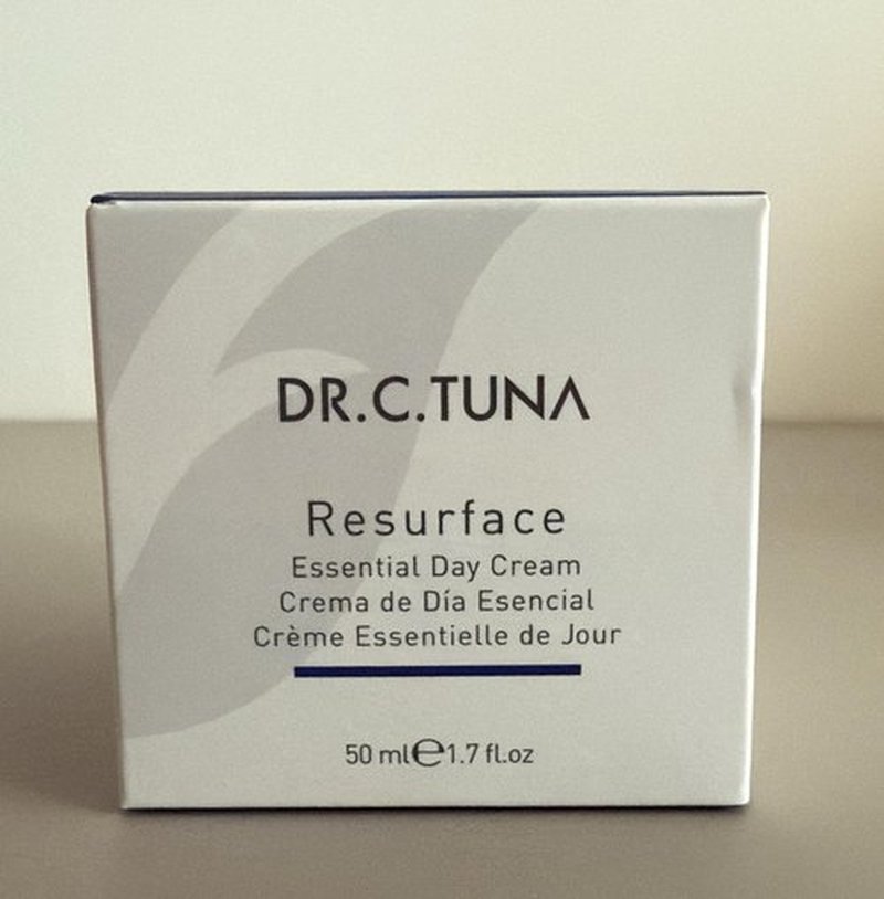 FARMASi Dr. C. Tuna Resurface Essential Day Cream, Anti Aging Face Moisturizer with SPF 30, Wrinkle Smoothing and Firming Daily Skincare for All Skin Types, 1.7 oz