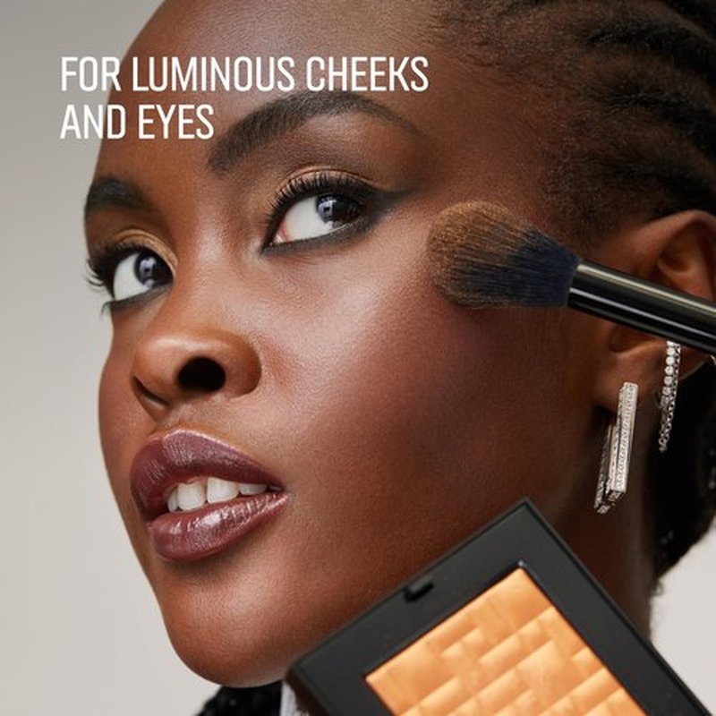 Bobbi Brown Highlighting Powder | Pearl-Infused Highlighter Makeup For Luminous Cheeks & Eyes | Gel-Powder Hybrid, 0.28 Ounce, Peach Glow