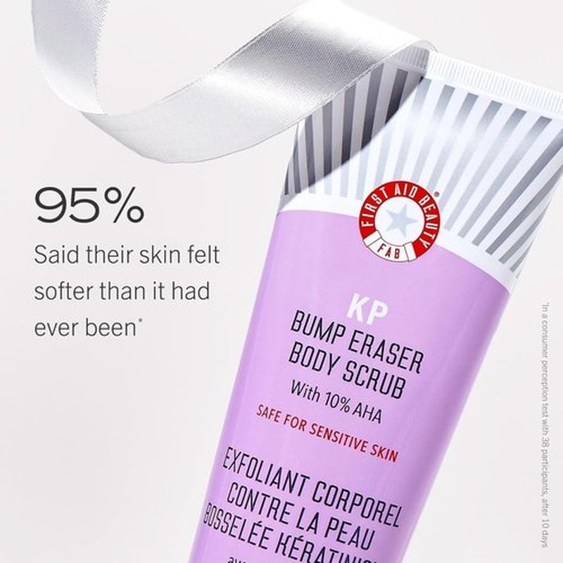 First Aid Beauty - Hydrated Glow Kit | Exfoliating Body Scrub, Facial Pads & Ultra Repair Cream, 4ct