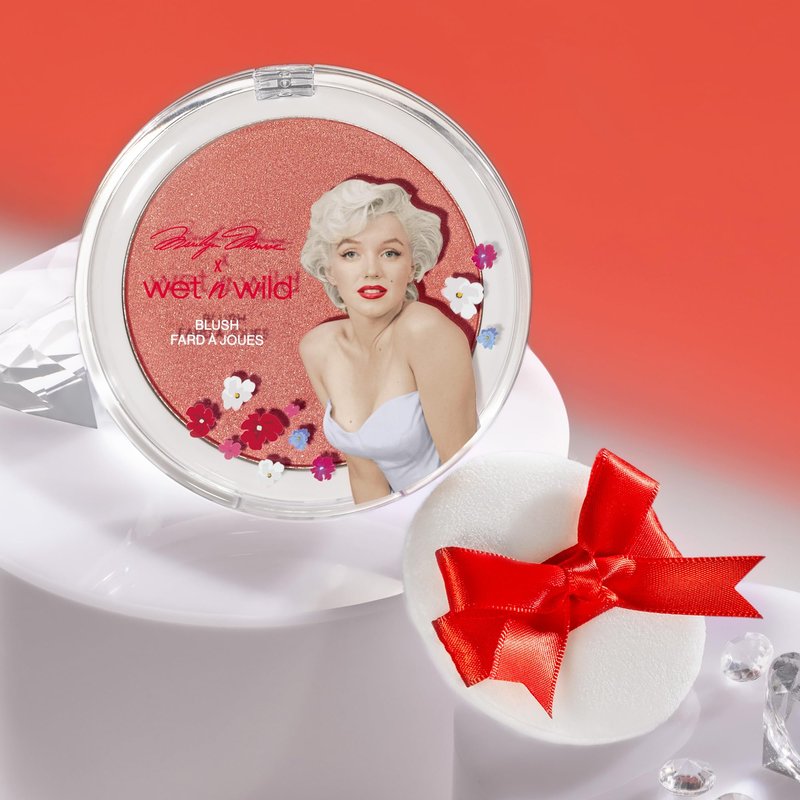 wet n wild Marilyn Monroe Collection Icon Blush – Velvety Pearlescent Powder Blush, Buildable & Blendable Formula Infused with Vitamin E, Includes Sponge Applicator, Cruelty-Free – Rose
