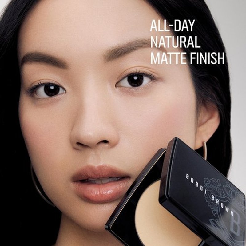Bobbi Brown Sheer Finish Pressed Powder | Oil-Absorbing, Mattifying Setting Powder for All-Day Shine Control | Includes Puff, 0.32 Ounce, Golden Orange