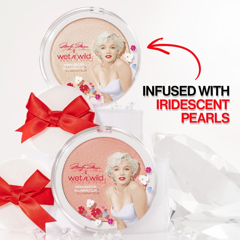 wet n wild Marilyn Monroe Icon Highlighter, Ultra-Reflective Luminous Powder, Buildable Glow with Iridescent Pearls, Includes Sponge, Cruelty-Free – Peachy Pink