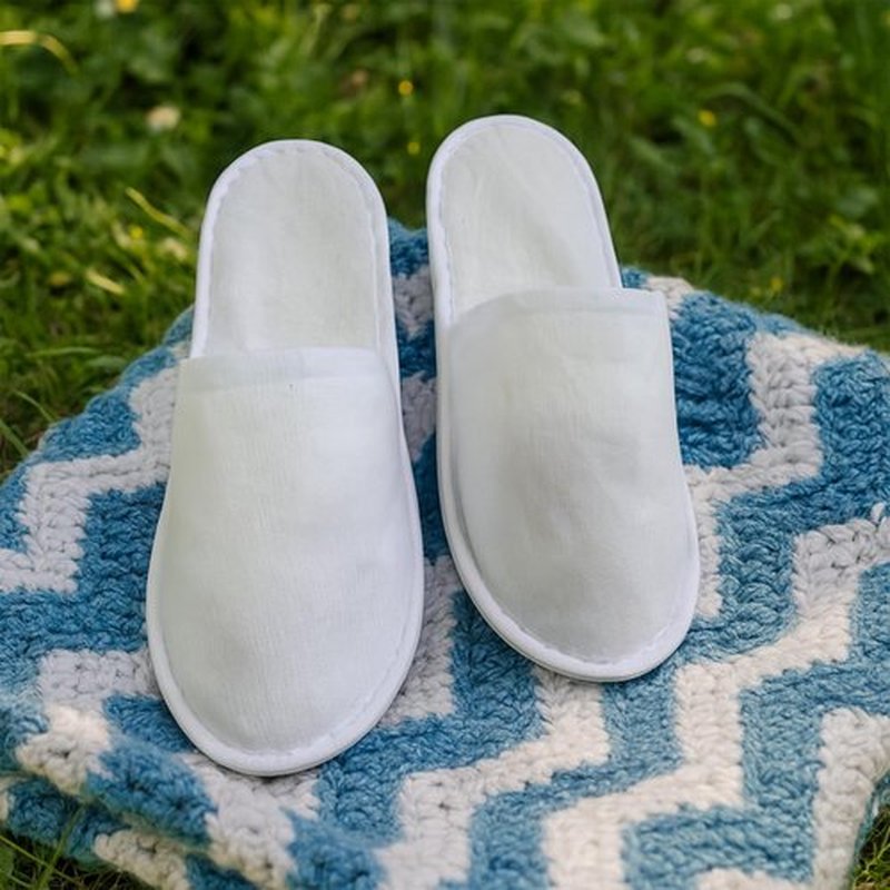 Celmuron 24 Pairs Disposable Slippers for Guests – Soft Fleece Surface, Individually Wrapped Bulk Spa Slippers for Hotel, Travel, Beauty Salon, Home Use(White)