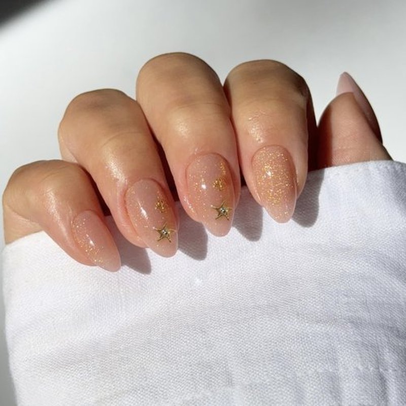 Celebritips Press-Ons | Golden Water Fairy, Short Almond Nails with Peachy Pink Cat-eye and Sea Stars, Reusable Summer Nails | 16 sizes - 32 Nails Kit with Super-hold Nail Glue and Sticky Tabs