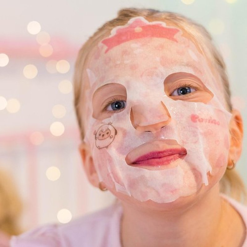 Puttisu Real Fruit Facial Mask Sheet for Kids, Children - Made with 100% Cotton, Moisturize, Sooths and Hydrates Skin (Strawberry- Pack of 7)