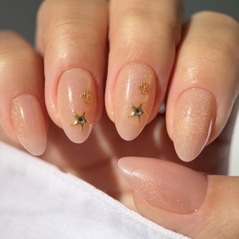 Celebritips Press-Ons | Golden Water Fairy, Short Almond Nails with Peachy Pink Cat-eye and Sea Stars, Reusable Summer Nails | 16 sizes - 32 Nails Kit with Super-hold Nail Glue and Sticky Tabs