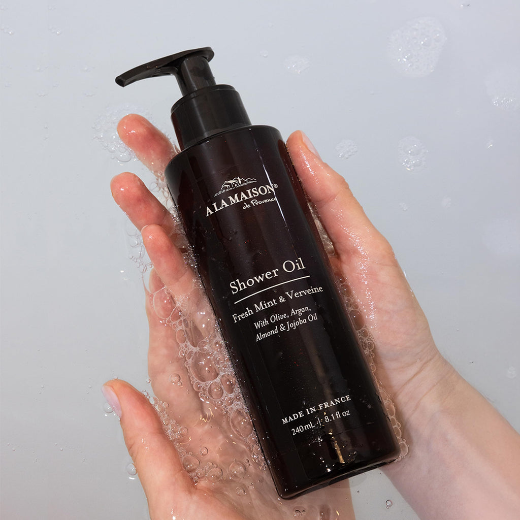 A LA MAISON Cleansing Shower Oil – Hydrating Body Wash Alternative with Olive, Argan & Jojoba Oils – Plant-Based, Biodegradable, Made in France – 8.1 fl oz – Amber Collection (Fresh Mint & Verveine)