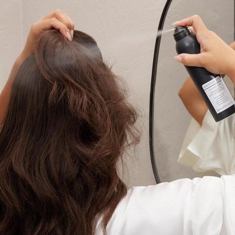Kristin Ess Brunette Dry Shampoo - Oil Absorbing Formula with Vitamin C for Dark Hair | 4 fl. oz.