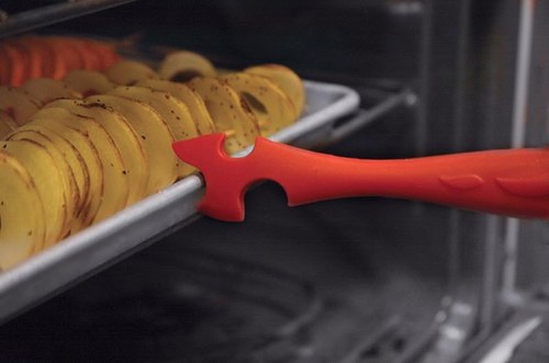 Norpro 1229 Silicone Oven Rack Push/Pull Tool - Heat-Resistant, Non-Slip Grip for Safe Handling