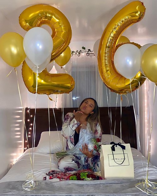 Gold Number 6 Balloon - 40 Inch Birthday Party Supplies in Gold and Black