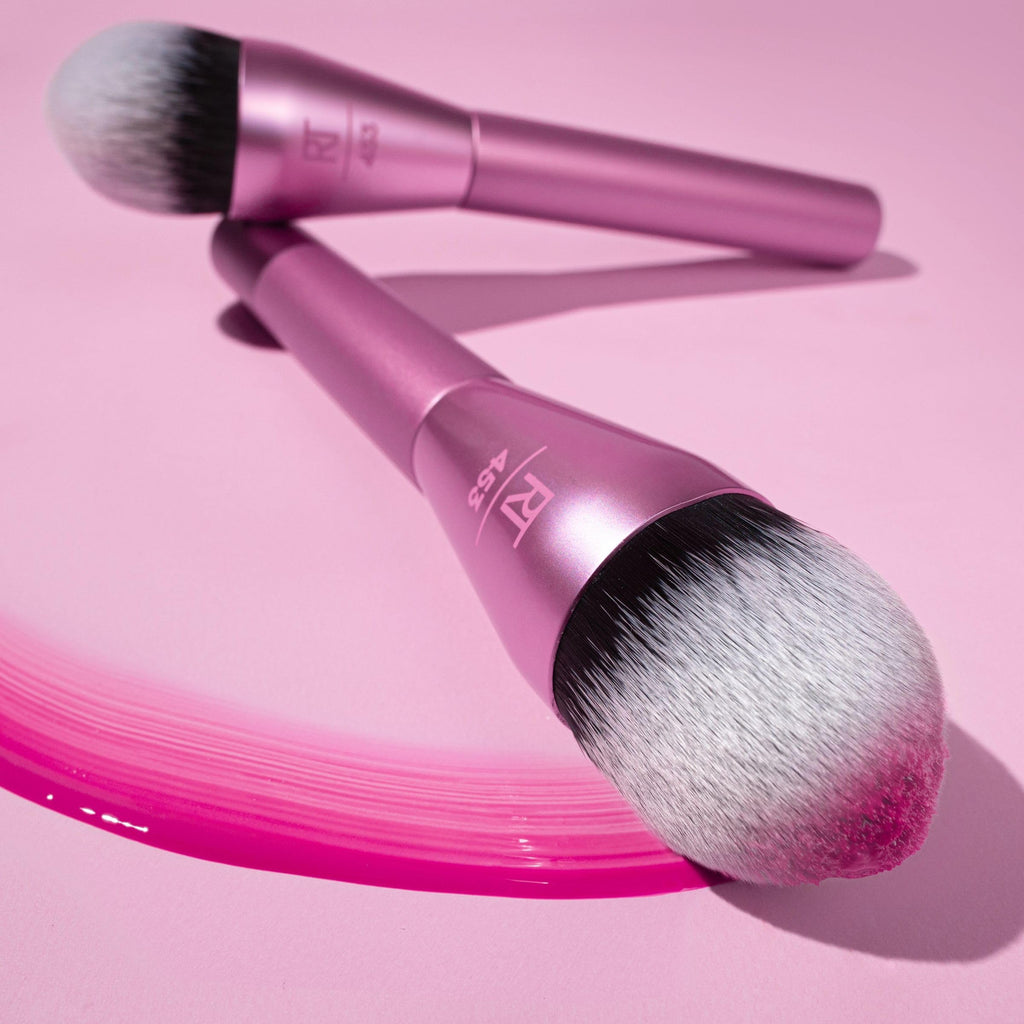 Real Techniques Power Pigment Blush Makeup Brush, Cheek Brush For Liquid & Cream Blush, Dense, Synthetic Bristles, Unique Pointed Shape For Precise Application, Vegan & Cruelty Free, 1 Count