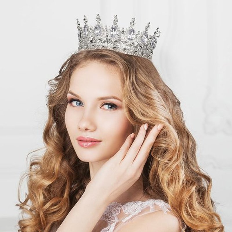 Onedor Silver Crown for Women Crystal Rhinestone Tiara Queen Headpiece for Wedding Prom Pageant Birthday Princess Theme Costume Party Hair Accessories and Cake Topper Decoration