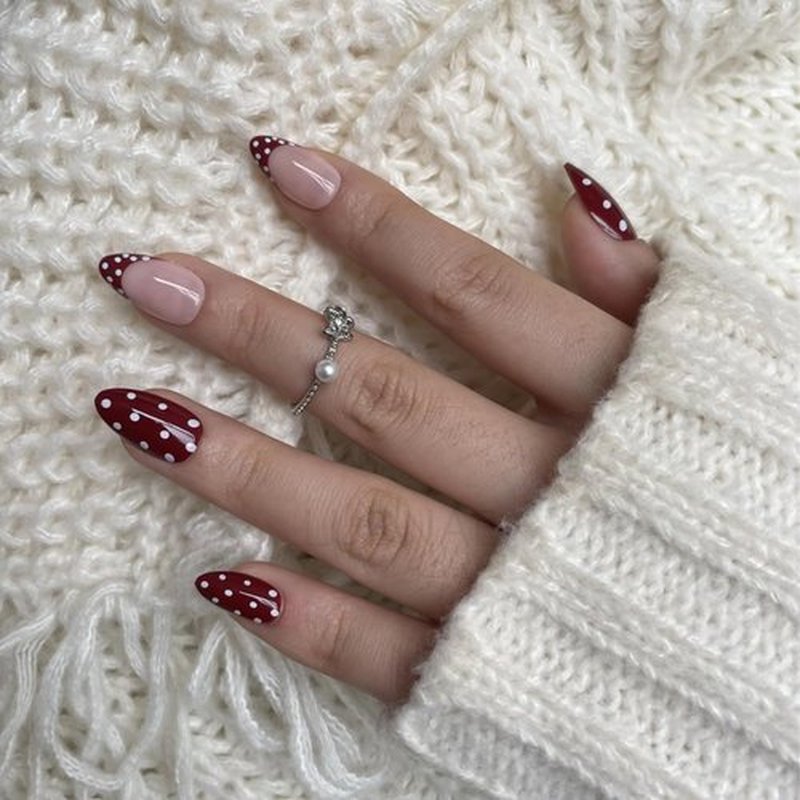 Lubnae -Designed in PARIS. Luxury Collection Press-On Nails – Collection – 30 Reusable Nails with Glue – Almond Short – Salon Quality at Home (Snow Red)