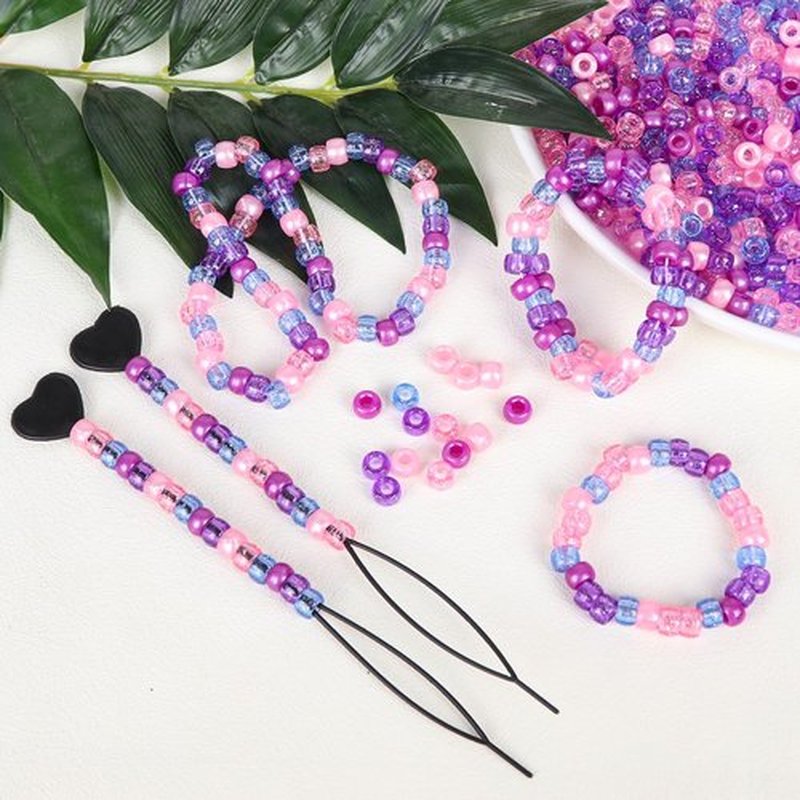 Snoghmil 1600pcs Hair Beads Kit Including 600pcs 9x6mm Glitter-Purple Pony Beads, 1000pcs Elastic Rubber Bands, and 5pcs Quick Beaders for Kids Hair Braids