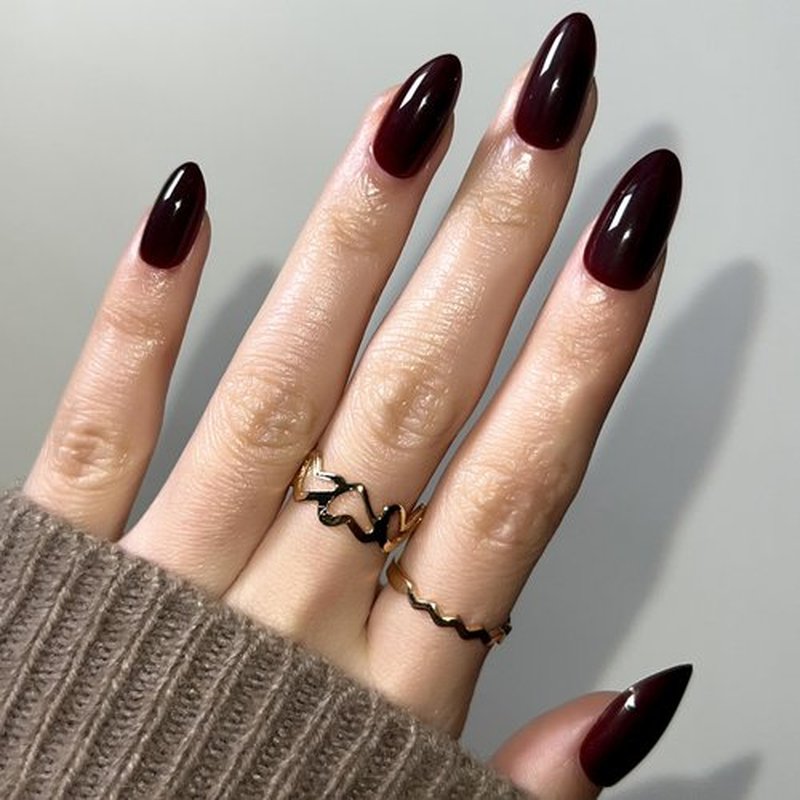 Fomkrio Dark Red Spicy Short Press On Nails Almond Acrylic Solid Y2K Fake Nails for Women Girls Holiday and Daily Minimalism, 15 Sizes - 30Pcs Manicure Nail Kit