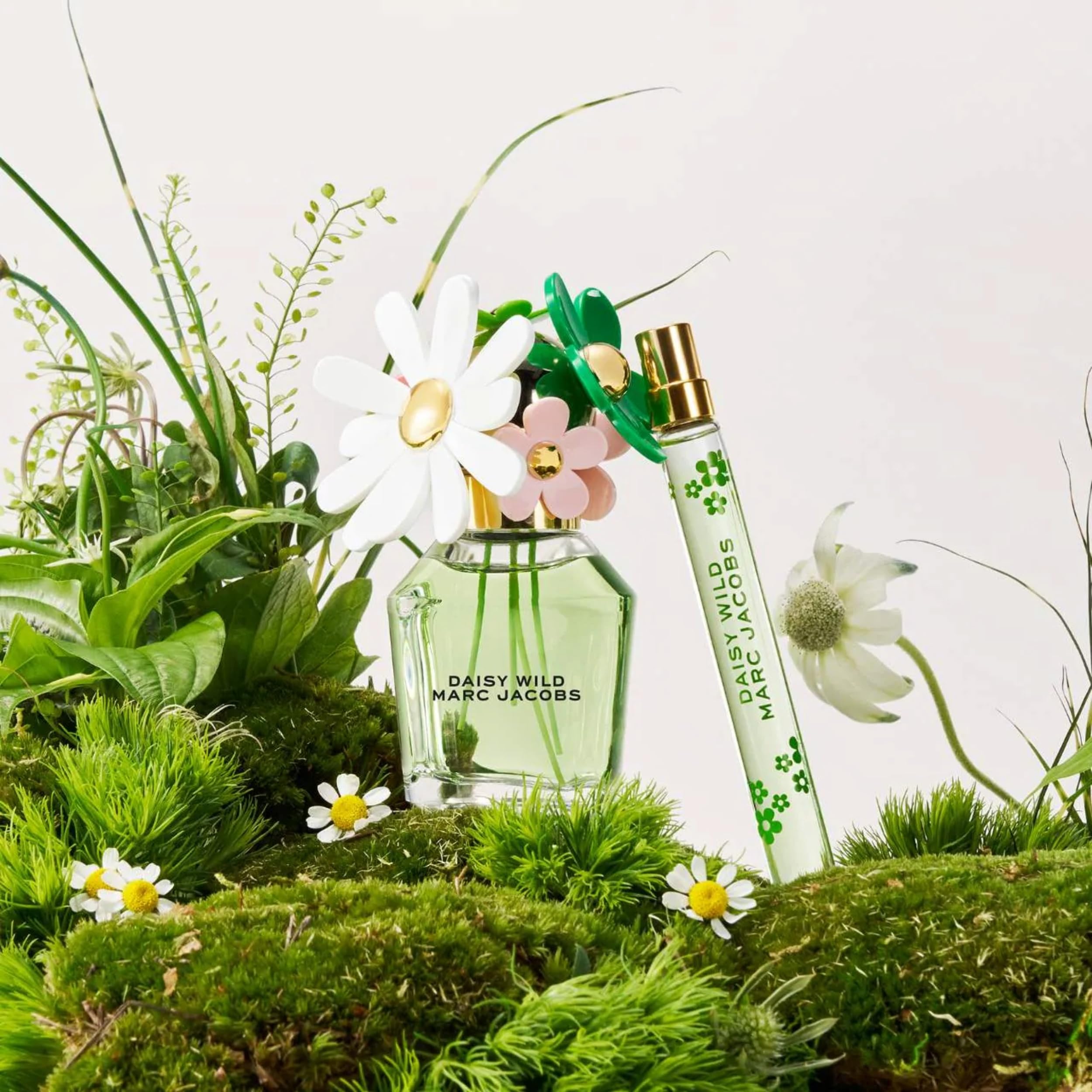 Marc Jacobs Daisy Wild EDP 3pc Gift Set ($229 value) -EDP 3.3oz, Body Lotion 2.5oz, Travel Spray 0.33 oz– With Notes of Banana, Jasmine & Macadamia Accord- Floral Women's Perfume