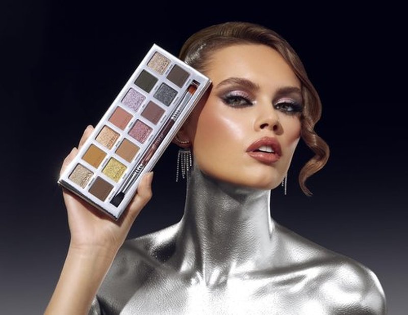 Sigma Beauty Cool Neutrals Eyeshadow Palette — Dual-Ended Brush, 14 Cool-Toned Eye Shadows - Includes Mirror, Waterproof Technology, Mixture of Finishes