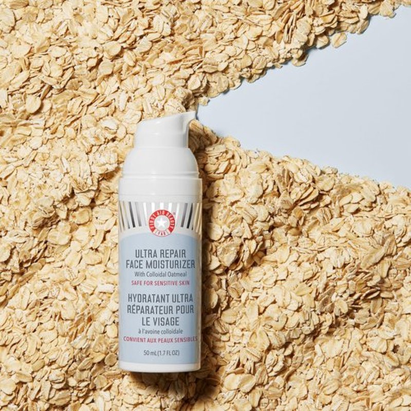 First Aid Beauty - Ultra Repair Face Moisturizer, Everyday Lightweight Non-Comedogenic Formula Helps Soften Skin with Ceramides & Shea Butter, Soothing Colloidal Oatmeal, 1.7 oz, 2 ct