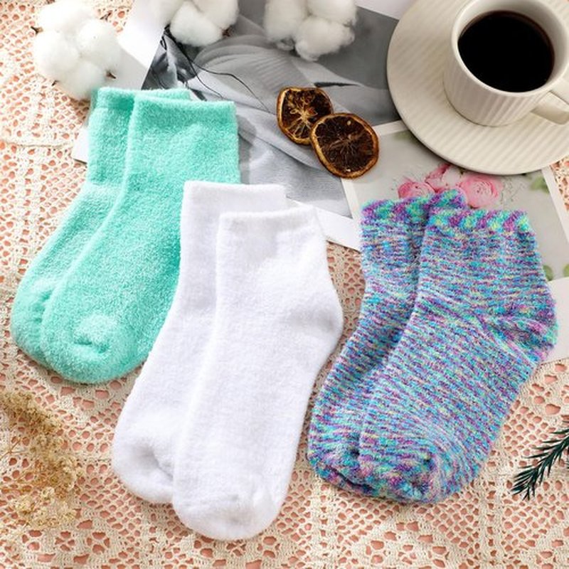 Tarpop 3 Pairs Aloe Socks Women Valentines Day Moisturizing Spa Socks for Dry Cracked Heel Feet Infused Gel Sleeping Fuzzy Lotion Gift for Women Men Softening Dry Feet(White, Green, Colorful)