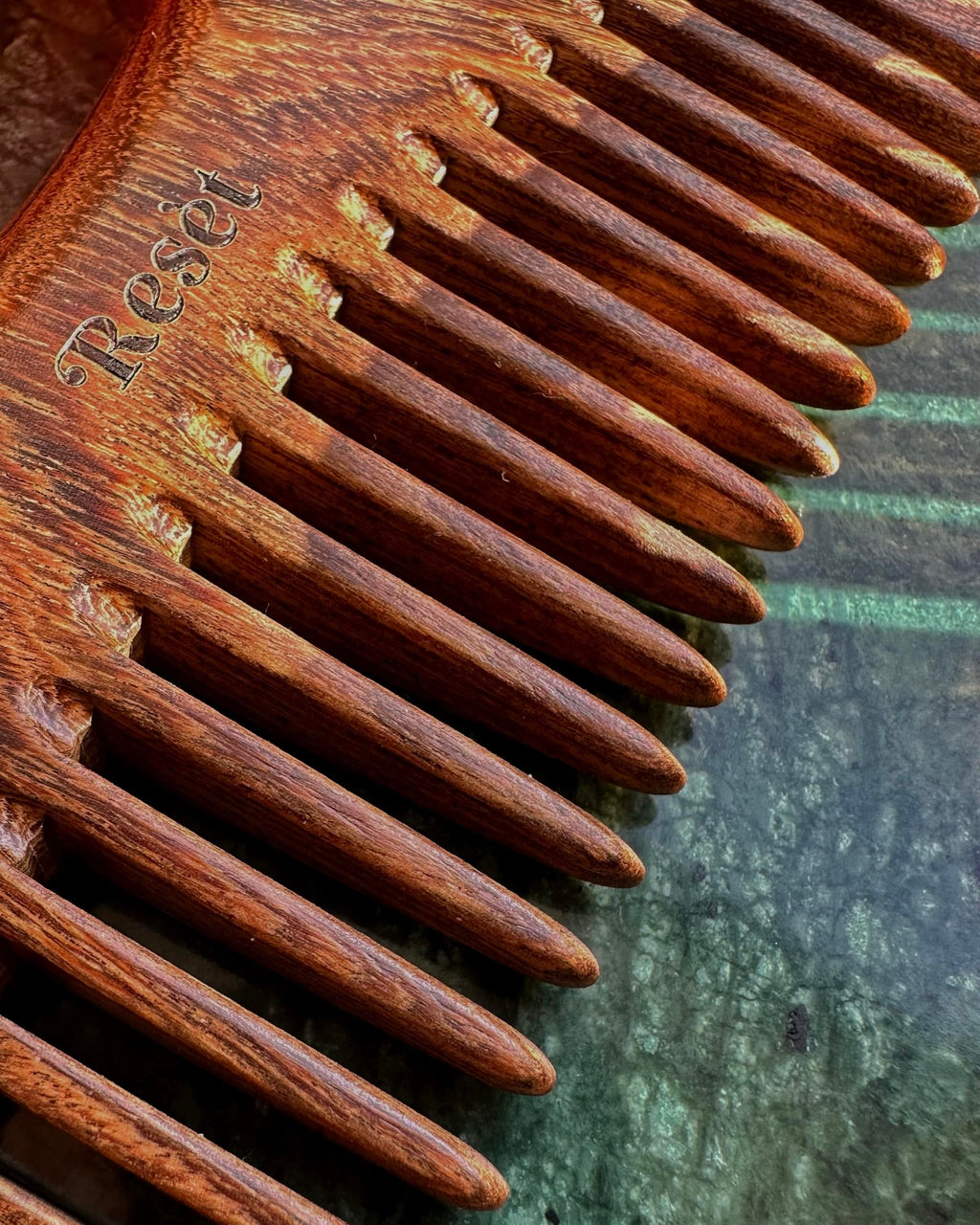 Resèt 100% Natural Handmade Sandalwood Comb | Soft Wide Tooth Wooden Comb for Wet and Dry Hair | Eco-Friendly Anti-Static Wooden Massage Comb | Wooden Hair Detangler for Men and Women