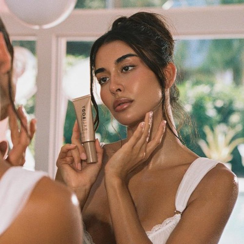 Bali Body Bronzing Serum - Hydrating Anti-Aging Skin Tint with Hyaluronic Acid & Vitamin E | Lightweight, Non-Greasy Formula (30 ml / 1.01 fl oz)