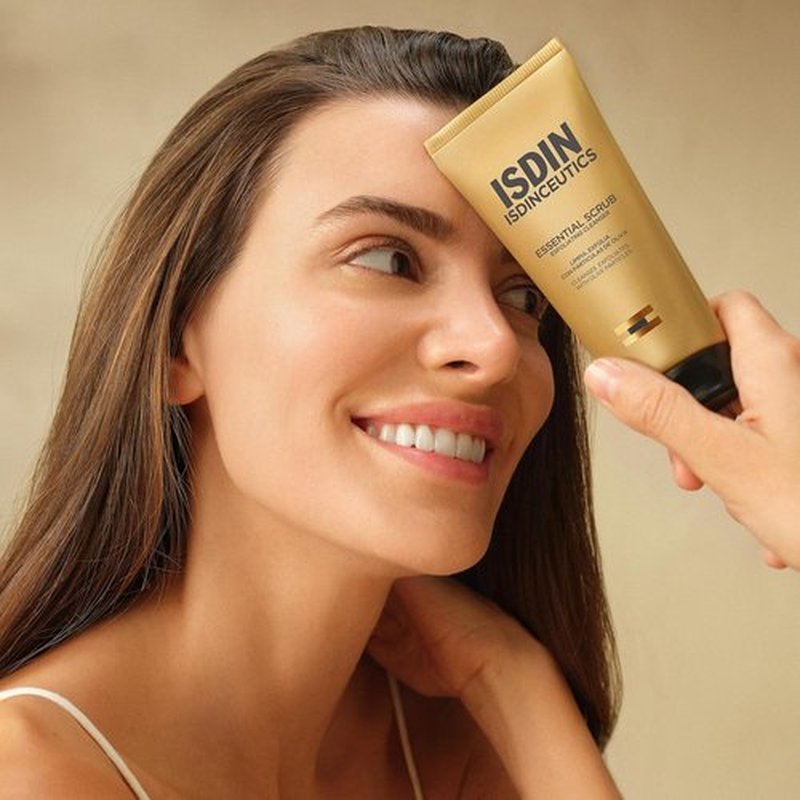 ISDIN Isdinceutics Essential Scrub - Daily Cleansing Gel with Gentle Exfoliating Particles | 100g