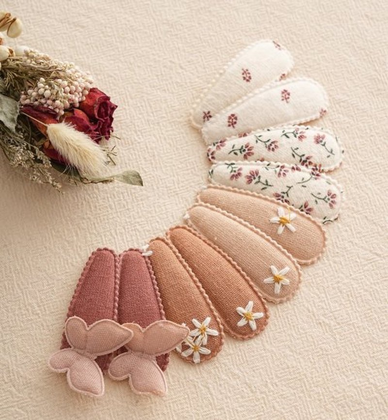 Fancy Clouds 20 Pack Baby Hair Clips for Girls Toddler,Neutral Fabric Snap Clips Pins With Embroidery Daisy Flower Butterfly,Handmade Hair Accessories Barrettes for School Age Kids Children Gifts