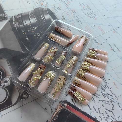 Leopard Brown Press on Nails Long Gold Fake Nails Glossy Bow Cheetah Glue on Nails Heart Coffin Acrylic Nails Spear Zebra False Nails Dollar Money Stick on Nails Rhinestones French Tip Nails for Women