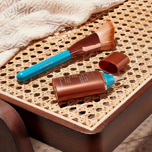 St. Tropez Ultimate Flawless Tan Face Brush - Achieve a Perfect Tan | 1 Count