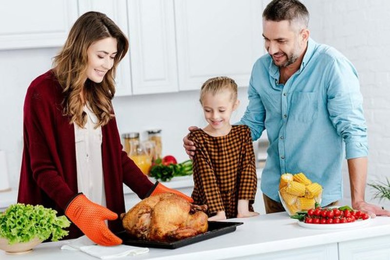 KITCHEN PERFECTION Silicone Smoker Oven Gloves - Extreme Heat Resistant BBQ Mitts | Waterproof & Versatile for Grilling, Frying & Smoking | Bonus Set Included