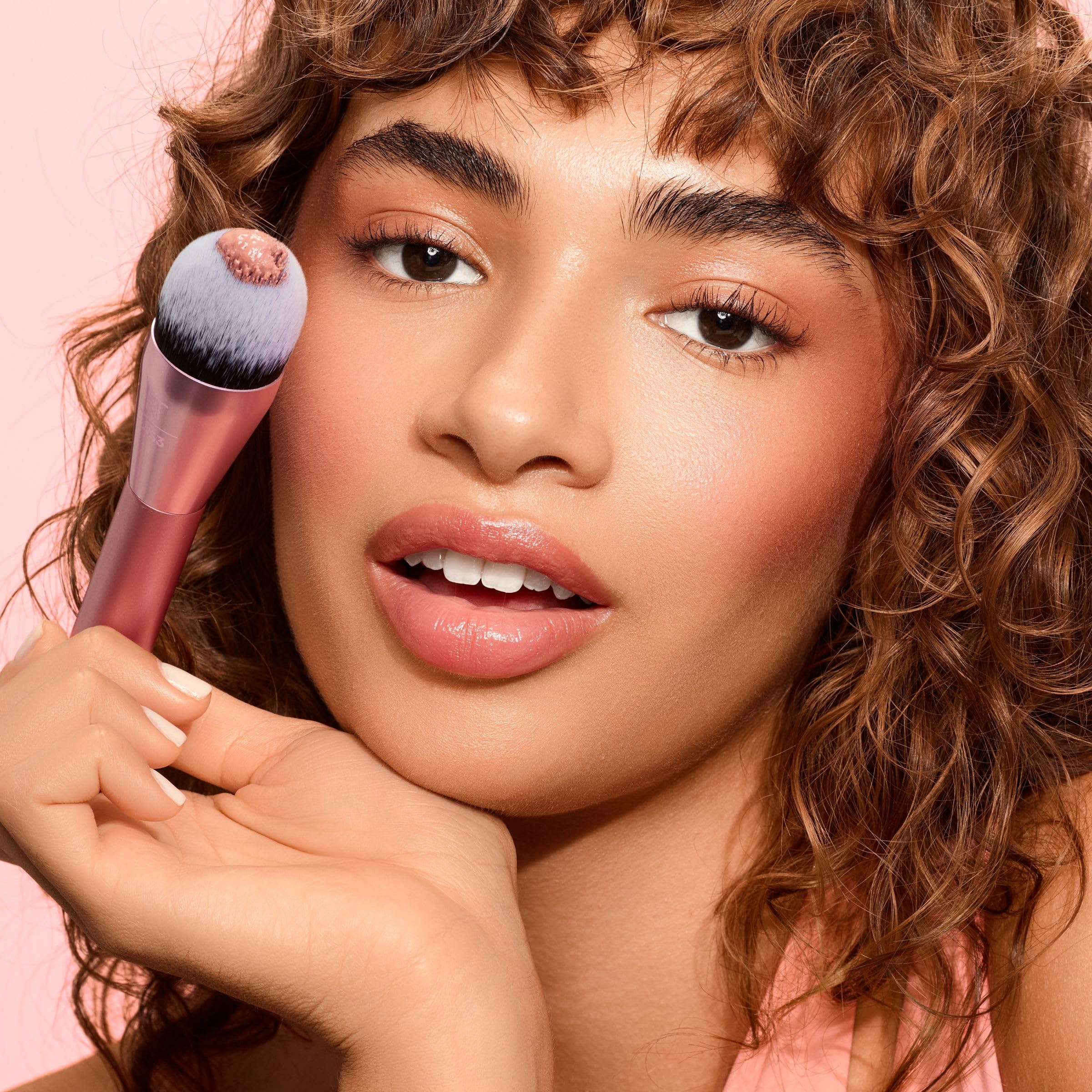 Real Techniques Power Pigment Blush Makeup Brush, Cheek Brush For Liquid & Cream Blush, Dense, Synthetic Bristles, Unique Pointed Shape For Precise Application, Vegan & Cruelty Free, 1 Count